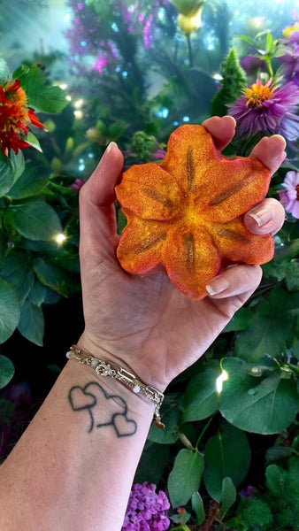 Gleam and Glow ~ Luxe Bath Bomb